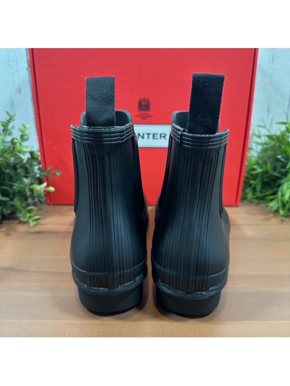 Hunter Black Chelsea Short Rain Boots with Logo Trim New in Box Sz 8 - Picture 6 of 7